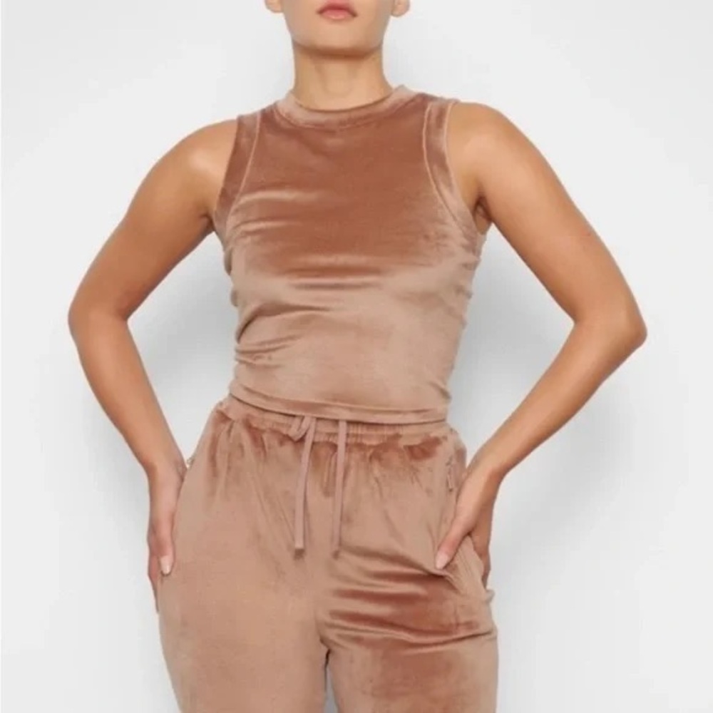 SKIMS Velour Honey Tank Top, Size Small Excellent Condition ( No Flaw ) - Picture 6 of 8